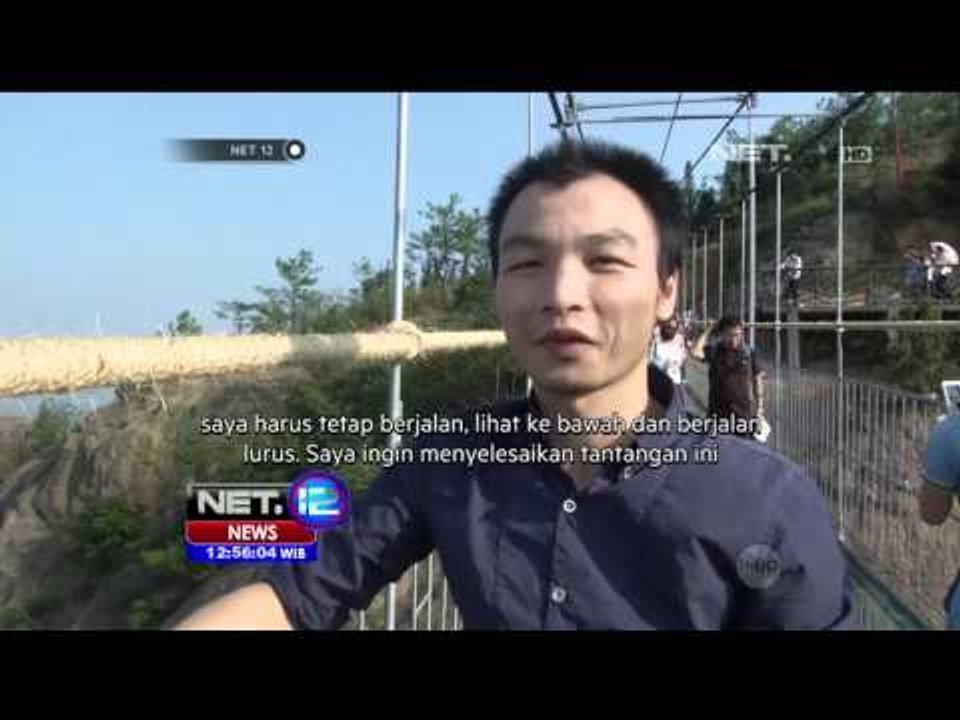 Destinasi Wisata Ekstrim di Jembatan Kaca Terpanjang di Dunia - NET12