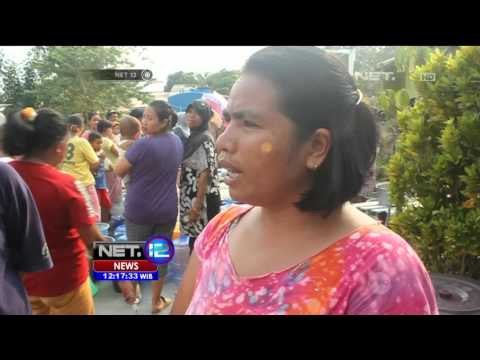 Warga Samarinda Berebut Pembagian Air Bersih - NET12
