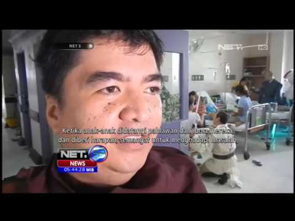 Hibur Anak Sakit Dengan Kostum Tokoh Film - NET5