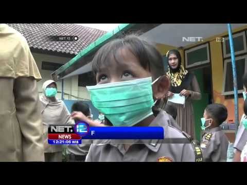 Hujan Abu Vulkanis Bromo Mengguyur Belasan Desa di Probolinggo - NET12