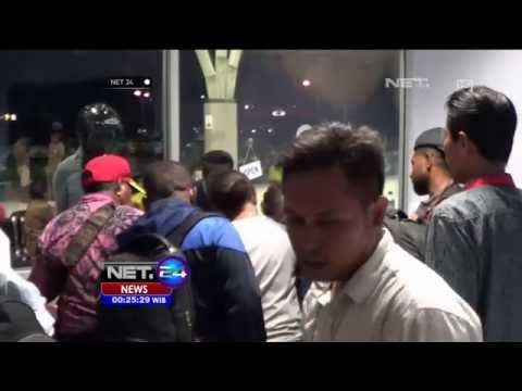 Ratusan Penumpang Terlantar di Bandara Edward Osok - NET24