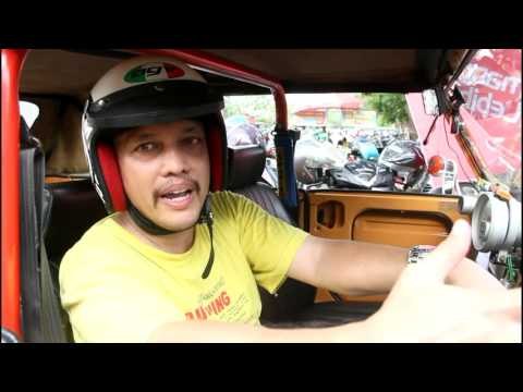 Puluhan Pecinta Mobil Tua Adu Ketangkasan di Lintasan Slalom - NET24