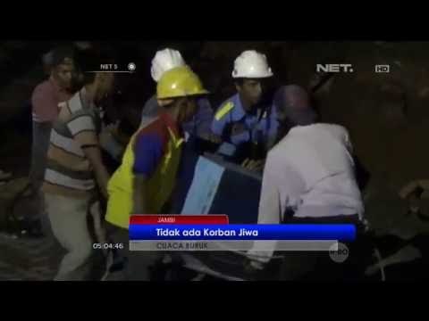 Hujan Deras Akibatkan Longsor Di Halaman Pertokoan Batanghari Jambi - NET 5