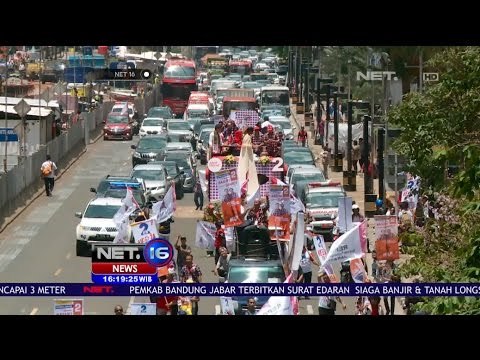 Tim Ahok-Djarot Berbagi Cenderamata pada Pawai Kampanye Damai - NET 16