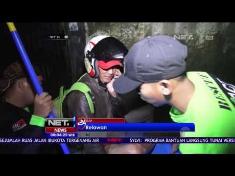 Aksi Tim Relawan Banjir Bantu Evakuai Warga yang Terjebak Banjir - NET24