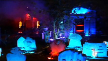 Halloween Yard Haunt Display: Abandoned Cemetery: Night Time Walk Through