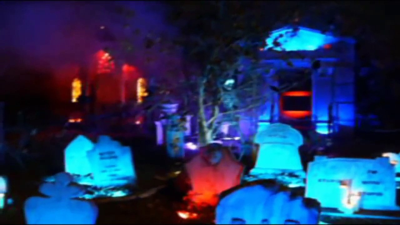 Halloween Yard Haunt Display: Abandoned Cemetery: Night Time Walk Through