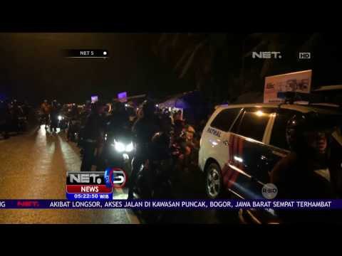 Alat Berat Bersihkan Material Longsor di Jalan Raya Puncak - NET5