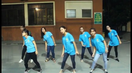 Sự thật clip chàng trai phũ phàng vứt bóng khi được tỏ tình