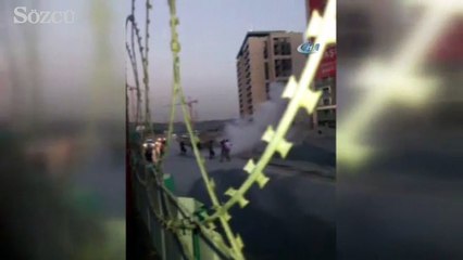 Alev alev yanan şahsı, işçiler kurtardı