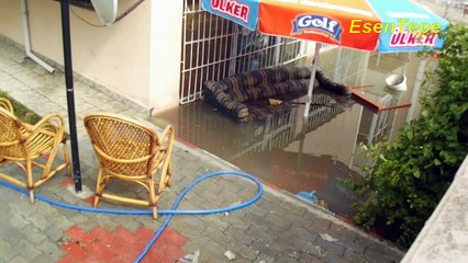 Her yağmur sonrasın da esentepe sitesi sakinlerinin çilesi.