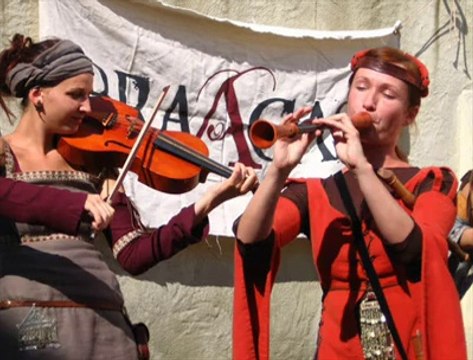 Ne demişler; cin işi en bi al canpon balıı işi, bunu bilen iki kişi; bir tavuk bir horoz, bir arpa bir buğday bir bölük bir böbrek, daha ne
