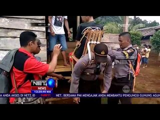 Polisi Ini Evakuasi Warga Dengan Menggendong Sejauh 5 Km - NET12