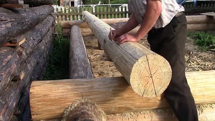 Вырубаем продольный межвенцовый паз. Сруб своими руками. Часть 8/2.