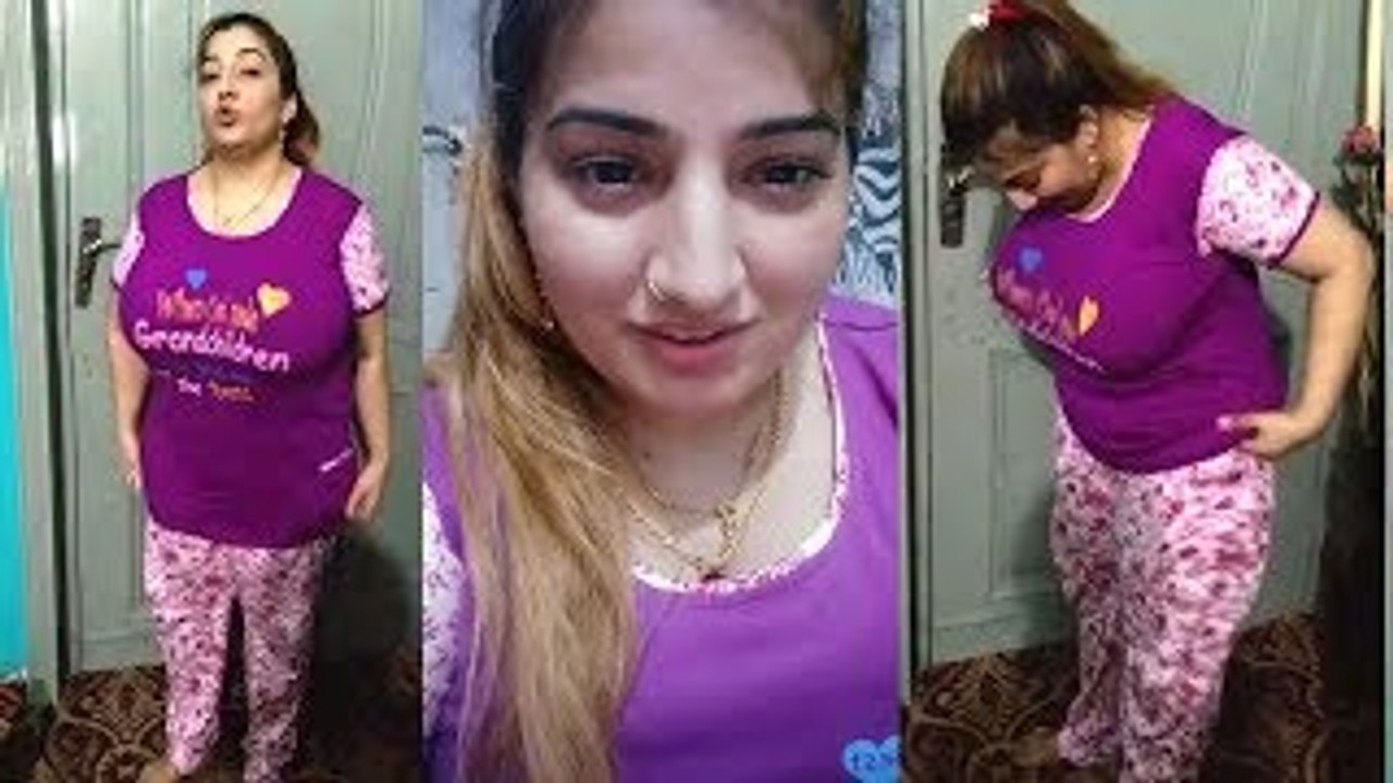 SITARA BAIG STAGE ACTRESS TALKING TO FANS 2017 VIDEO BY SIALKOT FUN