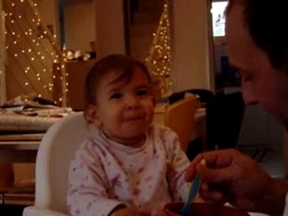 Wenn der Papi Jaya füttert