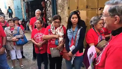 COMIENZO DEL SANTO VÍA CRUCIS POR CIUDAD VIEJA DE JESRUSALÉM - PADRE PEDRO NÚÑEZ