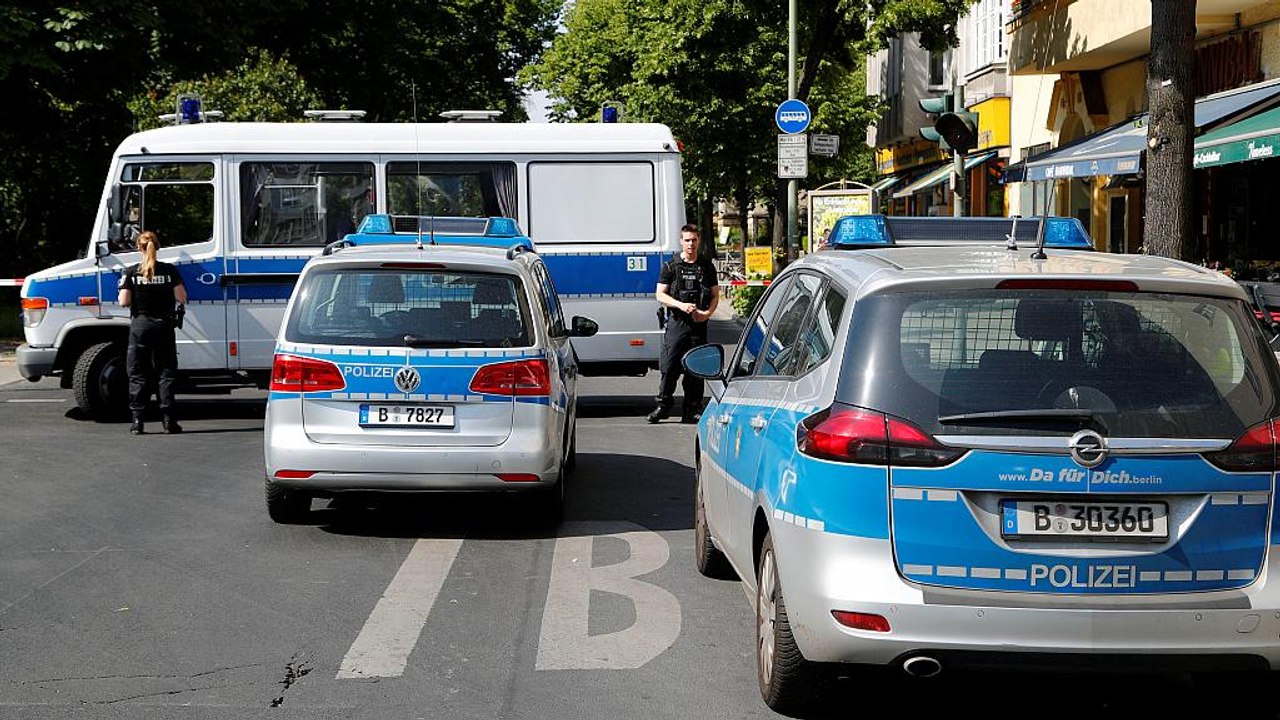 Επίθεση με μαχαίρι σε κεντρική πλατεία του Μονά...