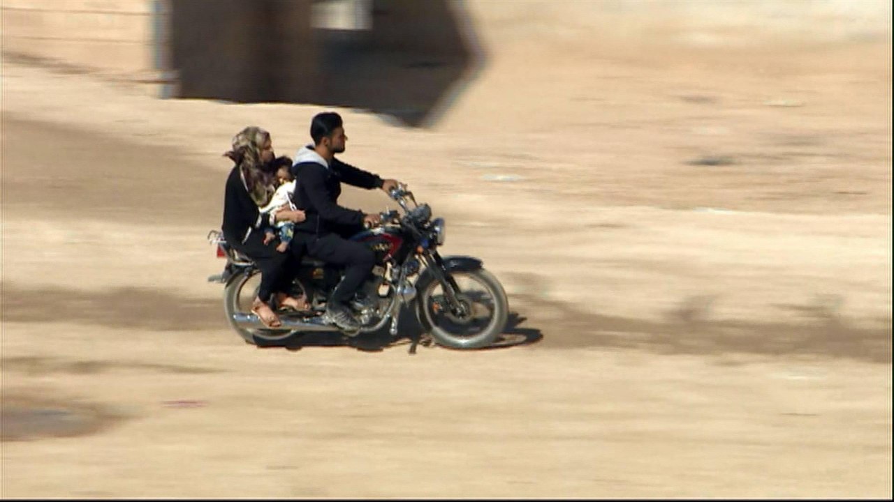 Thousands of Syrians flee to de-escalation zones for safety