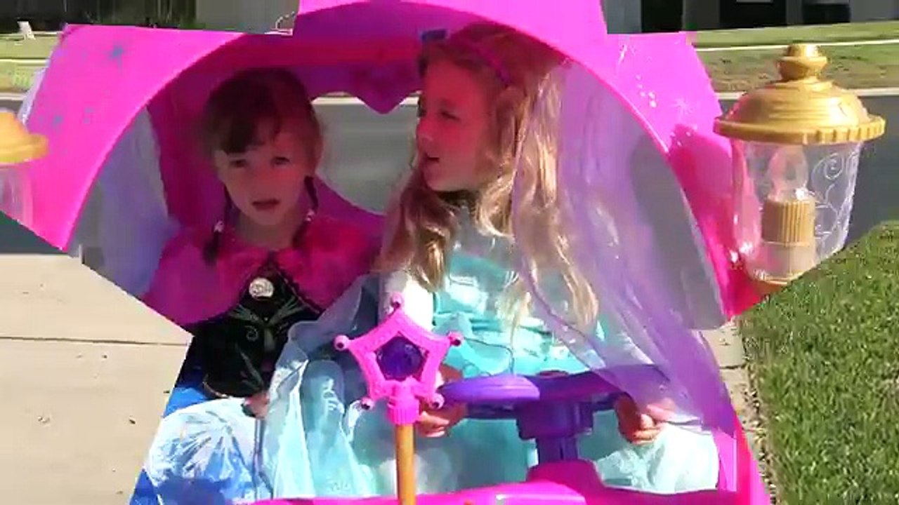 DISNEY FROZEN Videos ELSA & ANNA Carriage is stolen REAL LIFE PRINCESS MOVIE