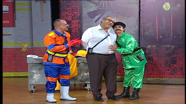 لما تكون فى عيد ميلاد وصحابك يخليك تغني بالعافية علي طريقة بيومي فؤاد ونجوم تياترو مصر