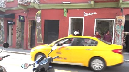 Hıv'e Karşı Farkındalık İçin Üretilen 'Vespa 946 Red', Tasarım Tomtom Sokakta'da Sergileniyor