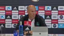 Foot - ESP - Real Madrid  Zidane défend Benzema et tacle Lineker