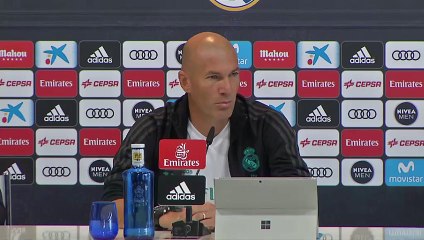 Foot - ESP - Real Madrid  Zidane défend Benzema et tacle Lineker
