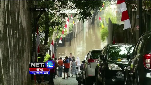 Perahu Karet Jadi Andalan Warga Karena Banjir - NET12