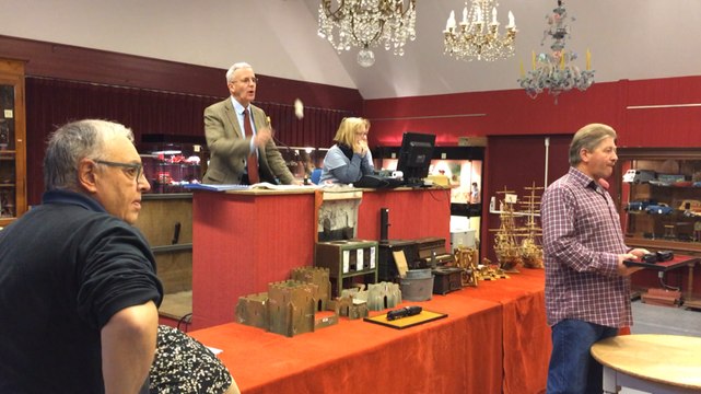 Vente de jouets aux enchères