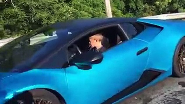Ce gamin de 11 ans conduit une Lamborghini pendant une course contre une Corvette