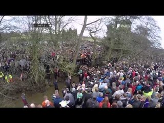 Bizzare tradisi unik warga Derbyshire Inggris - NET5
