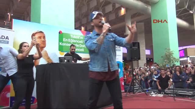 Tokat Şarkıcı Sinan Akçıl Tokat'ta Hayranları ile Buluştu