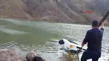 Sivas Freni Boşalan Park Halindeki Minibüs Baraja Uçtu