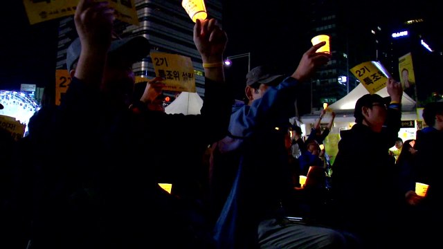 촛불 집회 1주년 앞두고 다시 불 밝힌 광화문광장 / YTN