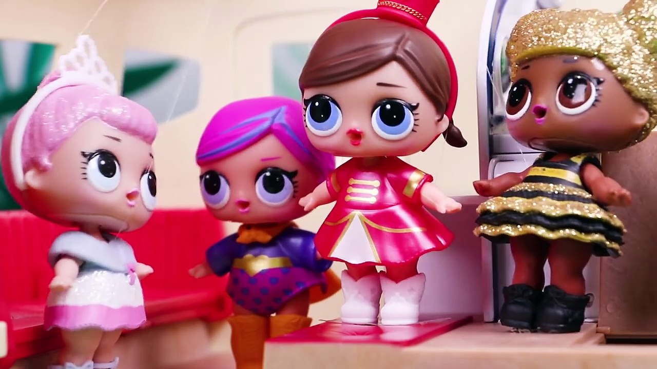 Muñecas LOL Surprise en una casa del árbol muy Divertida! En Español! - Juguetes Fantásticos