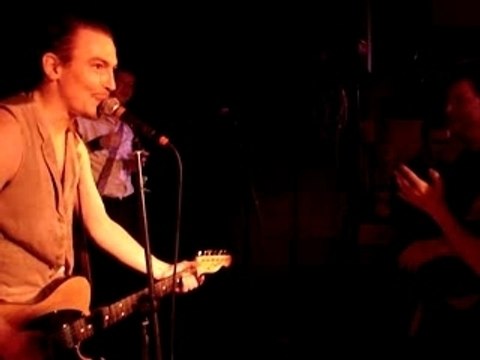 Diego Pallavas, guitare seul