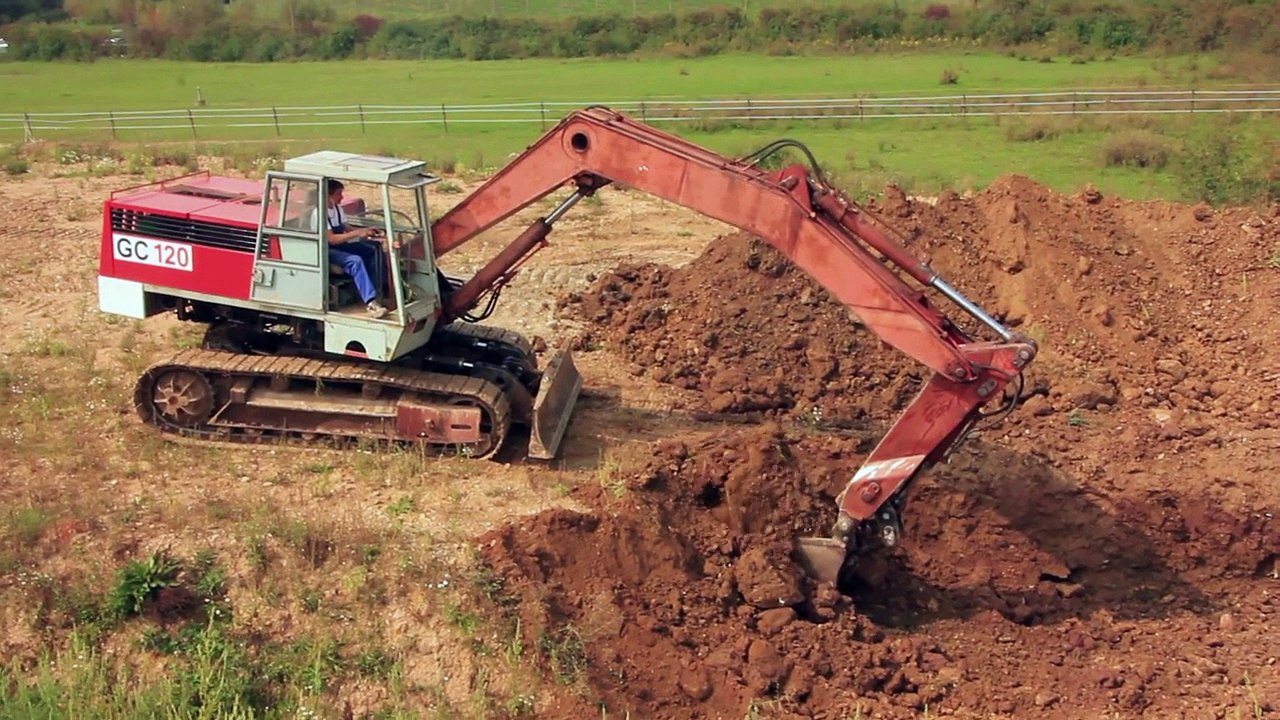 Poclain GC120 (Aufgenommen aus Krankorb)