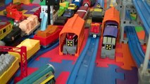 【juguetes de trenes】Thomas y sus amigos - Busy Bee James (00077 es)