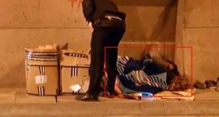 Bomonti- Dolmabahçe Tüneli'nde  Uyuyan Gençleri Gören Sürücüler Bakakaldı