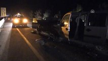 Trafiğe Kapalı Alana Giren Hafif Ticari Araç ile Otomobil Çarpıştı: 7 Yaralı