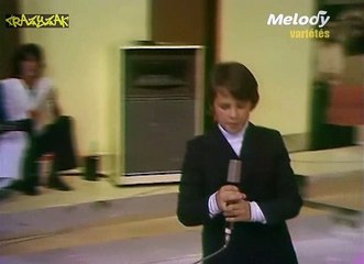 Roméo interprète "Maman" dans une émission TV