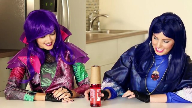 Mal & Evie Soda Challenge with Descendants Whats in my Mouth Mal & Evie Makeup. DisneyToysFan.