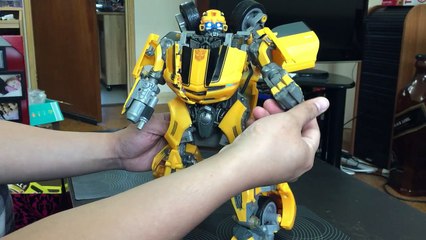 Transform ultimate bumble bee from robot mode to car mode