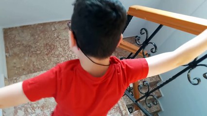 SAKLAMBAÇ OYNADIK, neredeyse dolabı yıkıyorduk, girmediğimiz delik kalmadı