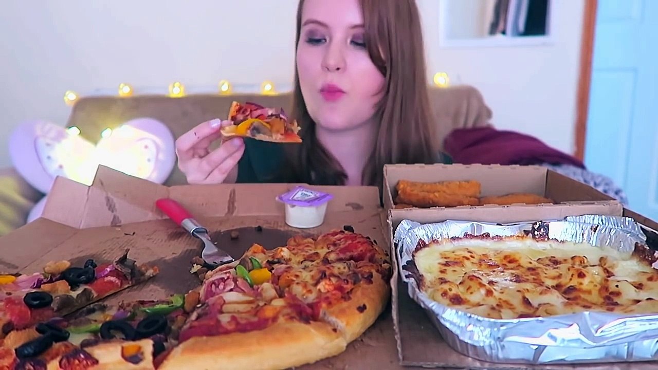 PIZZA HUT, MAC AND CHEESE, CHICKEN STRIPS| ENGLISH MUKBANG/EATING SHOW