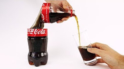 como cortar coca cola sin derramar