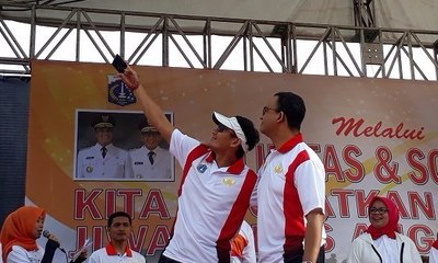 Di Puncak, Anies – Sandi Silaturahim dengan Pegawai