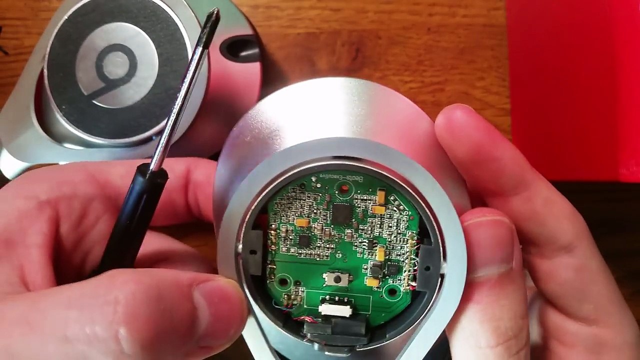 How to fix and repair beats by dre executive headphones