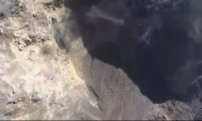 Drone BNPB Rekam Kawah G. Agung Dari Dekat